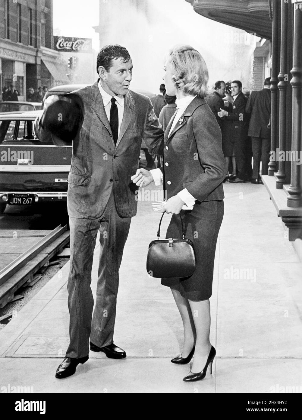 Tony Randall, Barbara Eden, am Set des Films, „The Brass Bottle“, Universal Picturs, 1964 Stockfoto