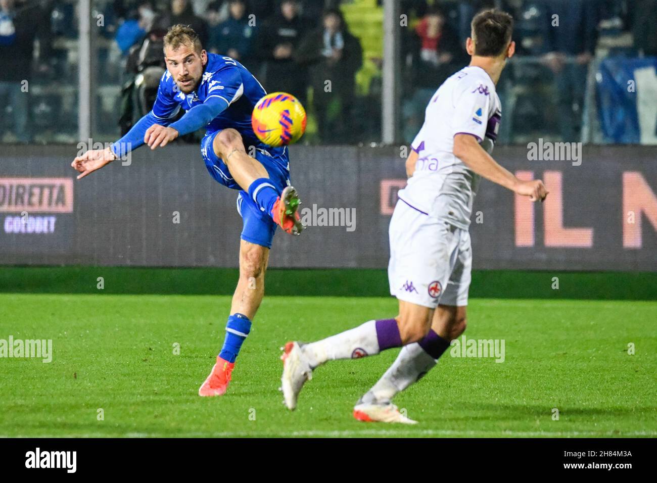 Stadion Carlo Castellani, Empoli, Italien, 27. November 2021, Andrea La Mantia (Empoli) Schüsse auf das Tor während des FC Empoli gegen ACF Fiorentina - italienische Fußball Serie A Spiel Stockfoto