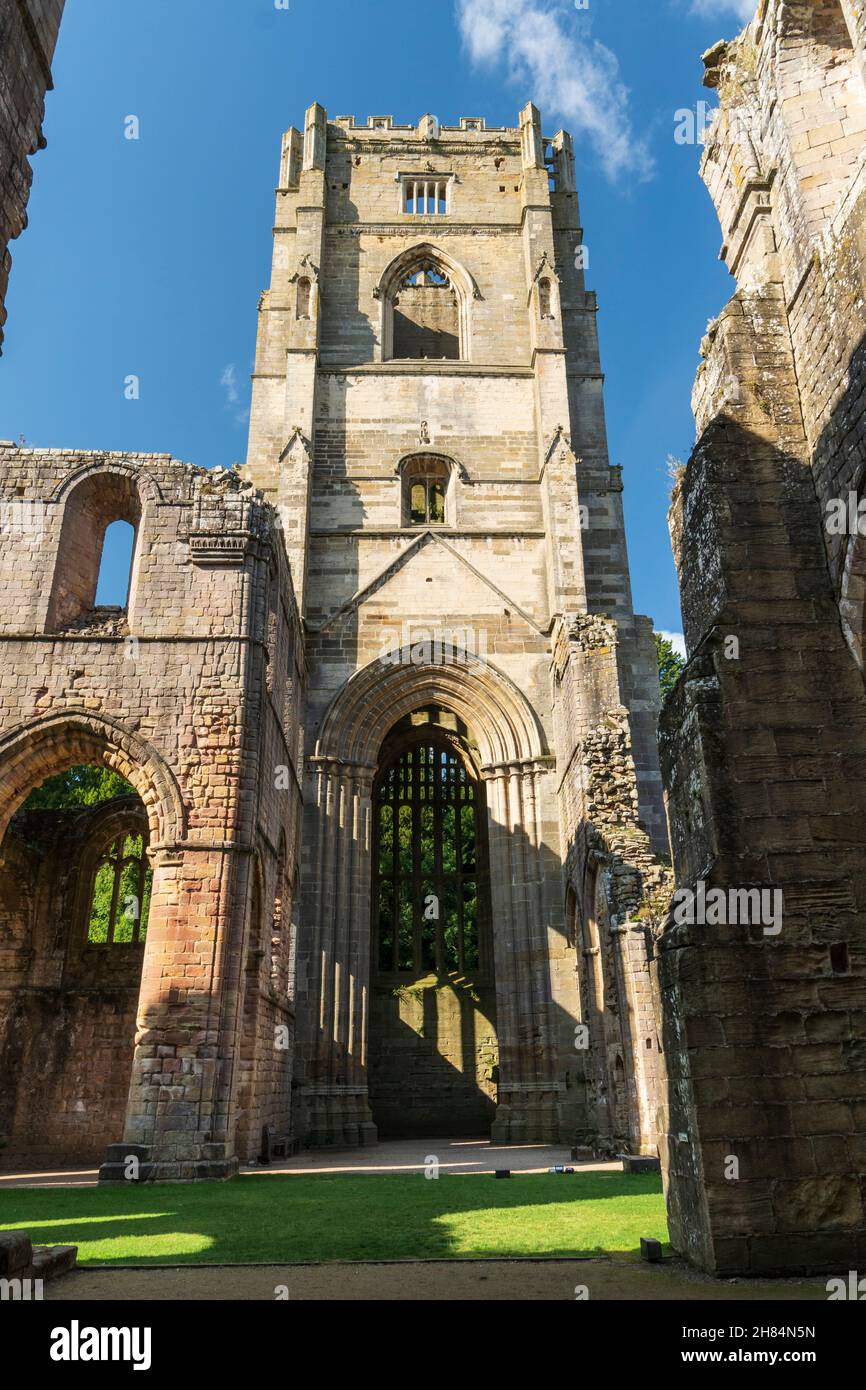 Fountains Abbey, Ripon, North Yorkshire, England - Zisterzienserabtei, meist aus dem 13th. Bis 15th. Jahrhundert. Stockfoto