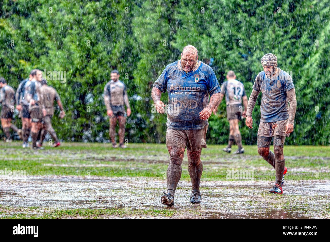 OVIEDO, SPANIEN - Januar 31: Amateur Rugby-spiel zwischen der Real Oviedo Rugby Team vs Crat A Coruna Rugby im Januar 31, 2015 in Oviedo, Spanien. Übereinstimmen Stockfoto