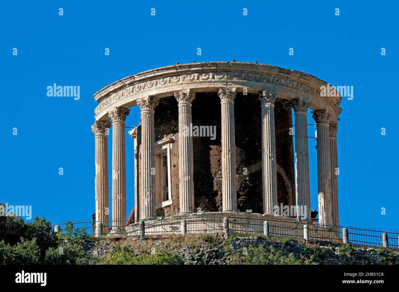 Ruinen des Vesta-Tempels (2nd Jh. v. Chr.), Villa Gregoriana, Tivoli, Latium, Italien Stockfoto