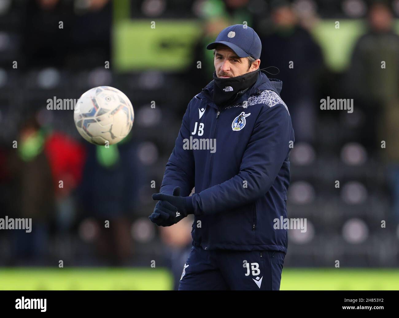 Bristol Rovers-Manager Joey Barton vor dem zweiten Spiel der Sky Bet League beim voll geladenen New Lawn in Nailsworth. Bilddatum: Samstag, 27. November 2021. Stockfoto