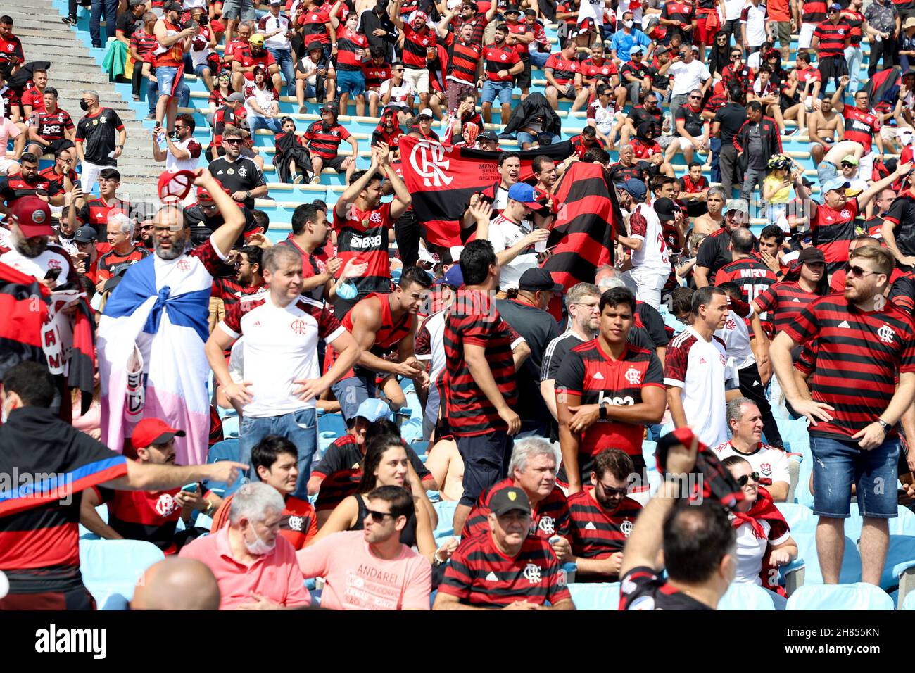 27. November 2021, uruguai, montevideo, USA: CONMEBOL Libertadores Finale: Palmeiras und Flamengo. 27. November 2021, Montevideo, Uruguay: Fans kurz vor dem Fußballspiel zwischen Palmeiras und Flamengo im Centenario-Stadion in Montevideo, Uruguay, gültig für das Finale der CONMEBOL Libertadores am Samstag (27). Bild: Leco Viana/TheNews2 (Bild: © Leco Viana/TheNEWS2 via ZUMA Press Wire) Stockfoto