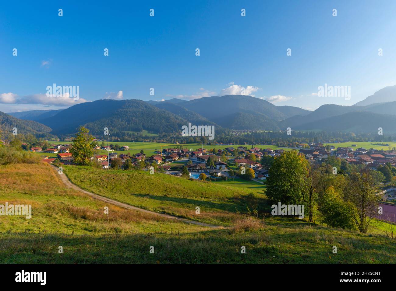 Blick über Reit im Winkl, Region Chiemgau, Oberbayern, Süddeutschland, Europa Stockfoto