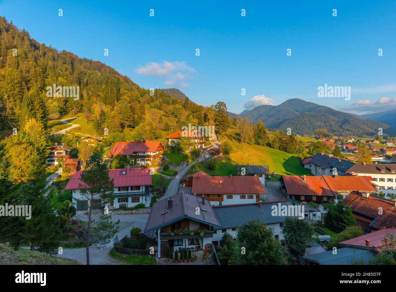 Blick über das beliebte und touristische Luftkurdorf Reit im Winkl, Region Chiemgau, Oberbayern, Süddeutschland, Europa Stockfoto