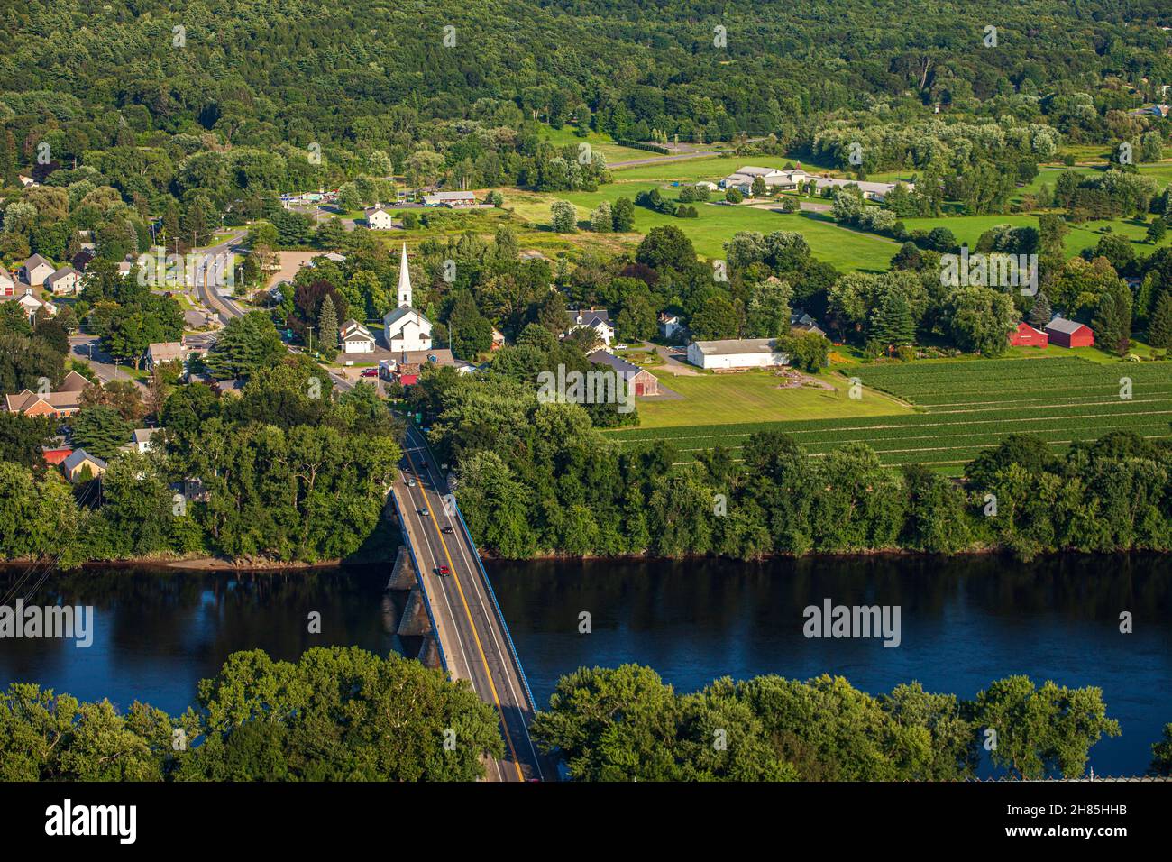 Blick auf Sunderland vom Mt Sugarloaf in Deerfield, Massachusetts Stockfoto