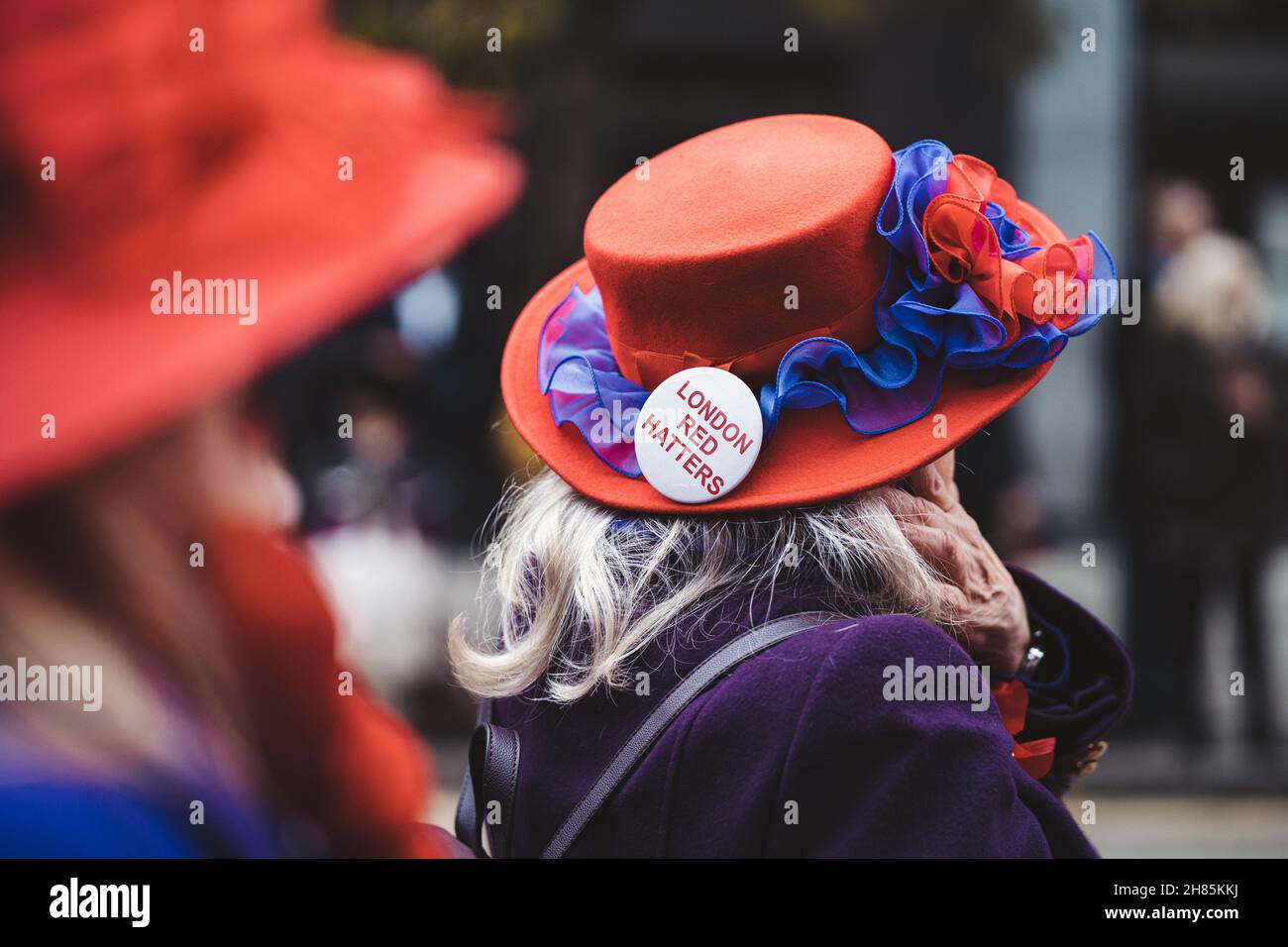 London, Großbritannien - 2021.11.13: Britische Londoner Red Hatters bei der Lord Mayor of London Show Parade Stockfoto