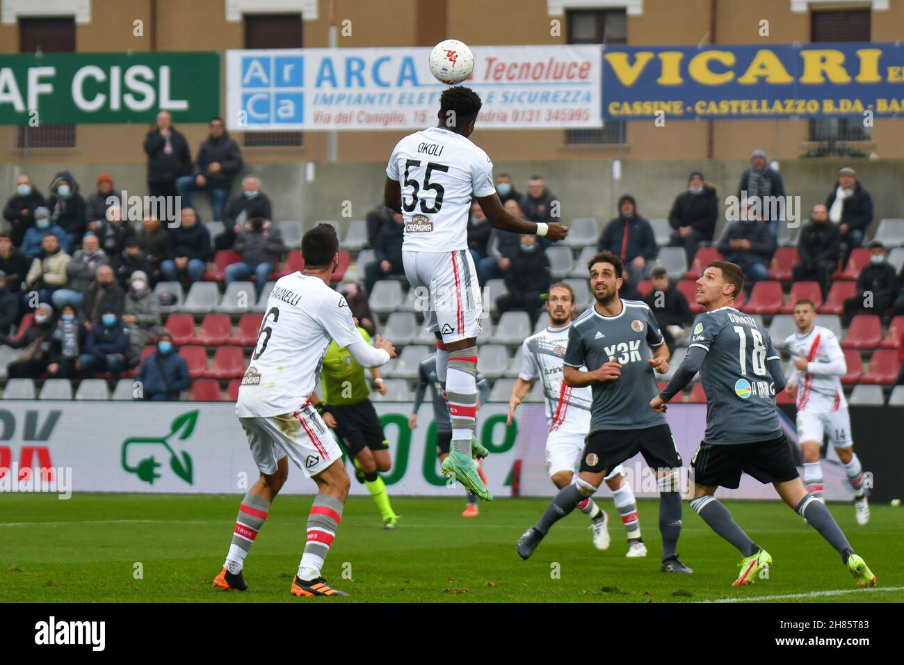 27. November 2021, Alessandria, al, Italien: Okoli Head Shooting -Cremonese.während der Serie BKT - 14^ Giornata - Alessandria vs Cremonese. (Bild: © Andrea Amato/Pacific Press via ZUMA Press Wire) Stockfoto