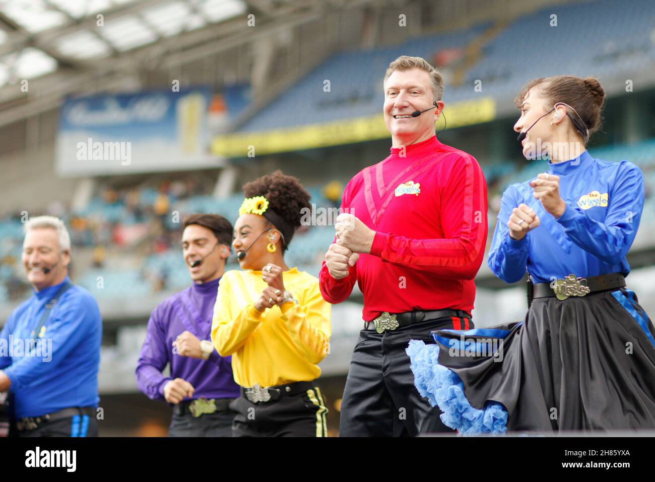 Die Wiggles treten vor dem ersten Spiel der internationalen Freundschaftsserie zwischen den australischen Matildas und der United States of America Women's National Team am 27. November 2021 im Stadium Australia in Sydney, Australien, auf. Stockfoto