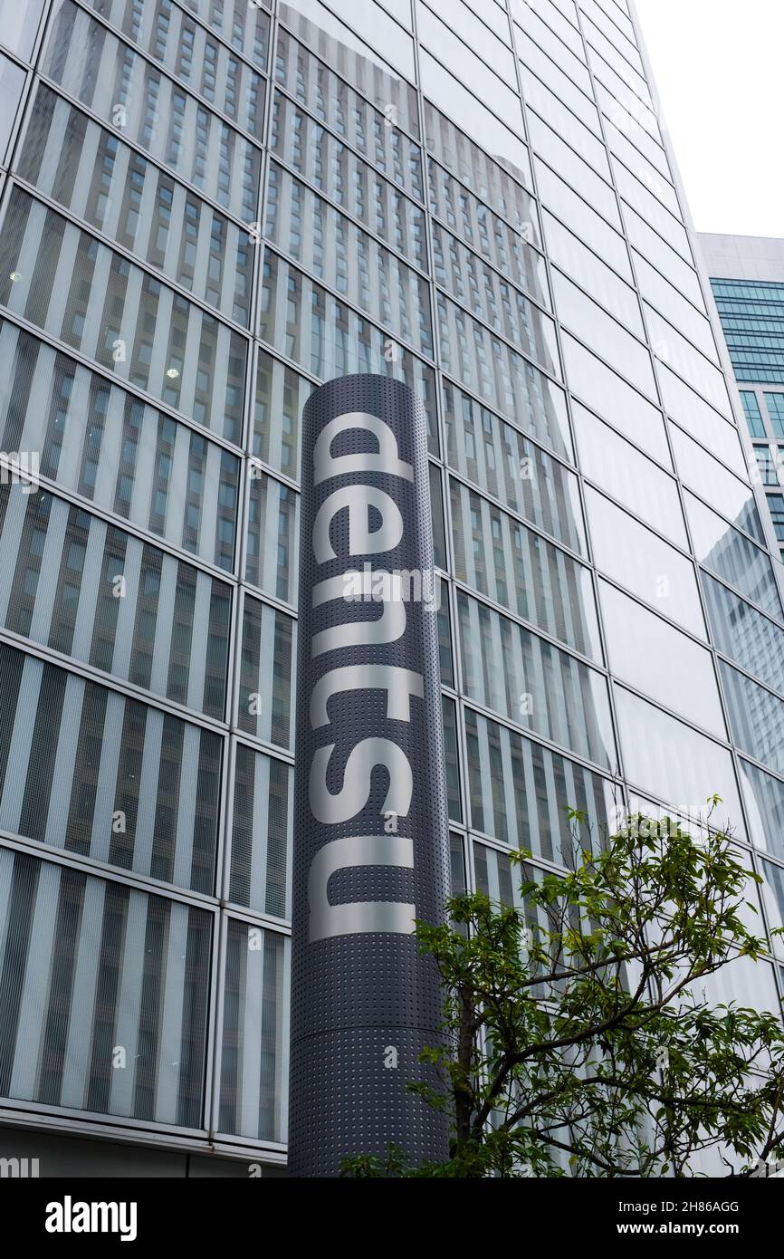 Der Hauptsitz von Dentsu in Tokio, Japan. Stockfoto