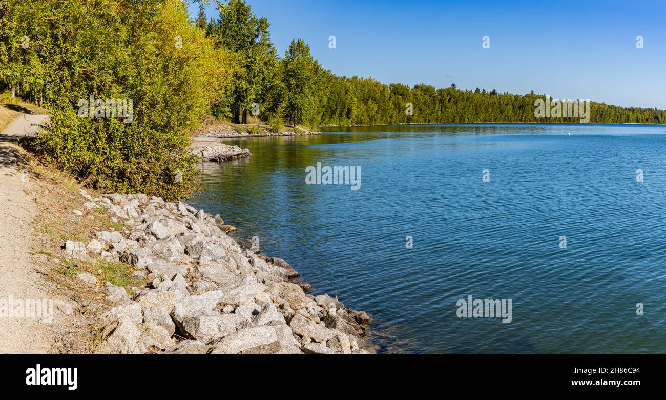 Lake Pend Oreille und Berge vom Pend d’Oreille Bay Trail , Sandpoint, Idaho, USA Stockfoto