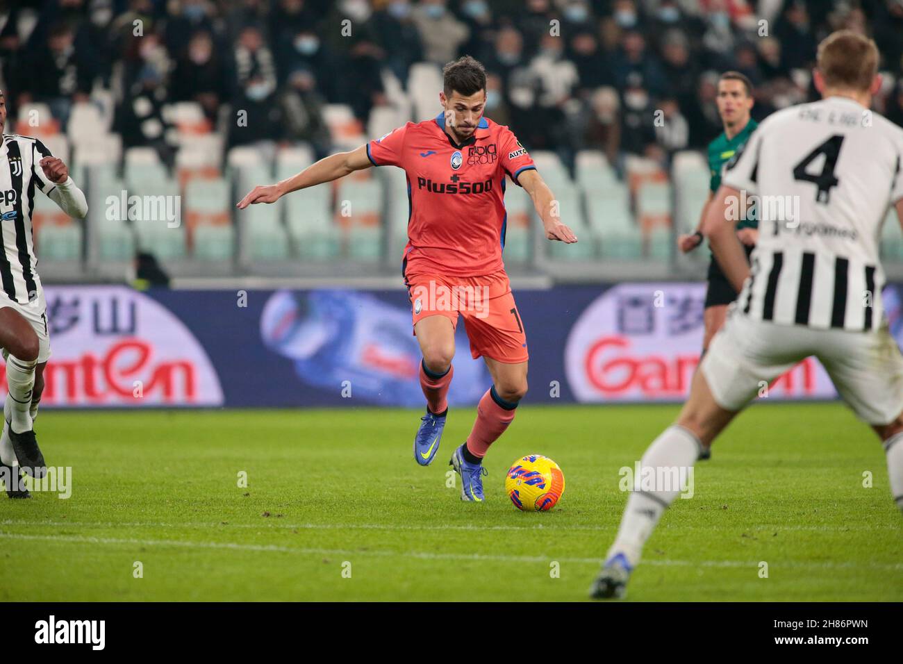 Remo Freuler von Atalanta Calcio während des Fußballspiels der italienischen Meisterschaft Serie A zwischen dem FC Juventus und Atalanta BC am 27. November 2021 im Allianz-Stadion in Turin, Italien - Foto: Nderim Kaceli/DPPI/LiveMedia Stockfoto