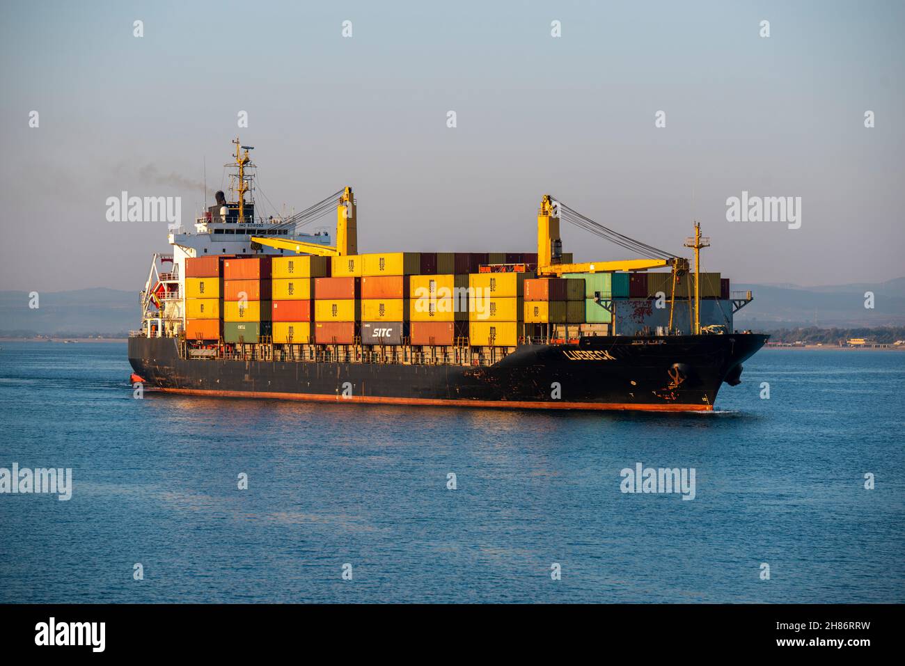 Luebeck-Containerschiff Stockfoto