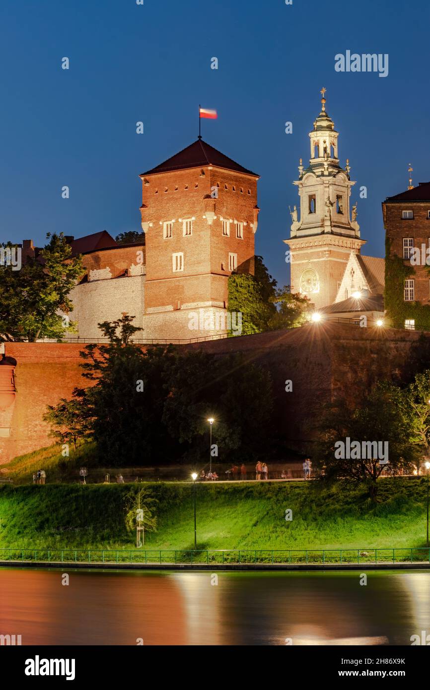 Königsschloss Wawel und Weichsel am Abend. Krakau, Polen, Europa. Stockfoto