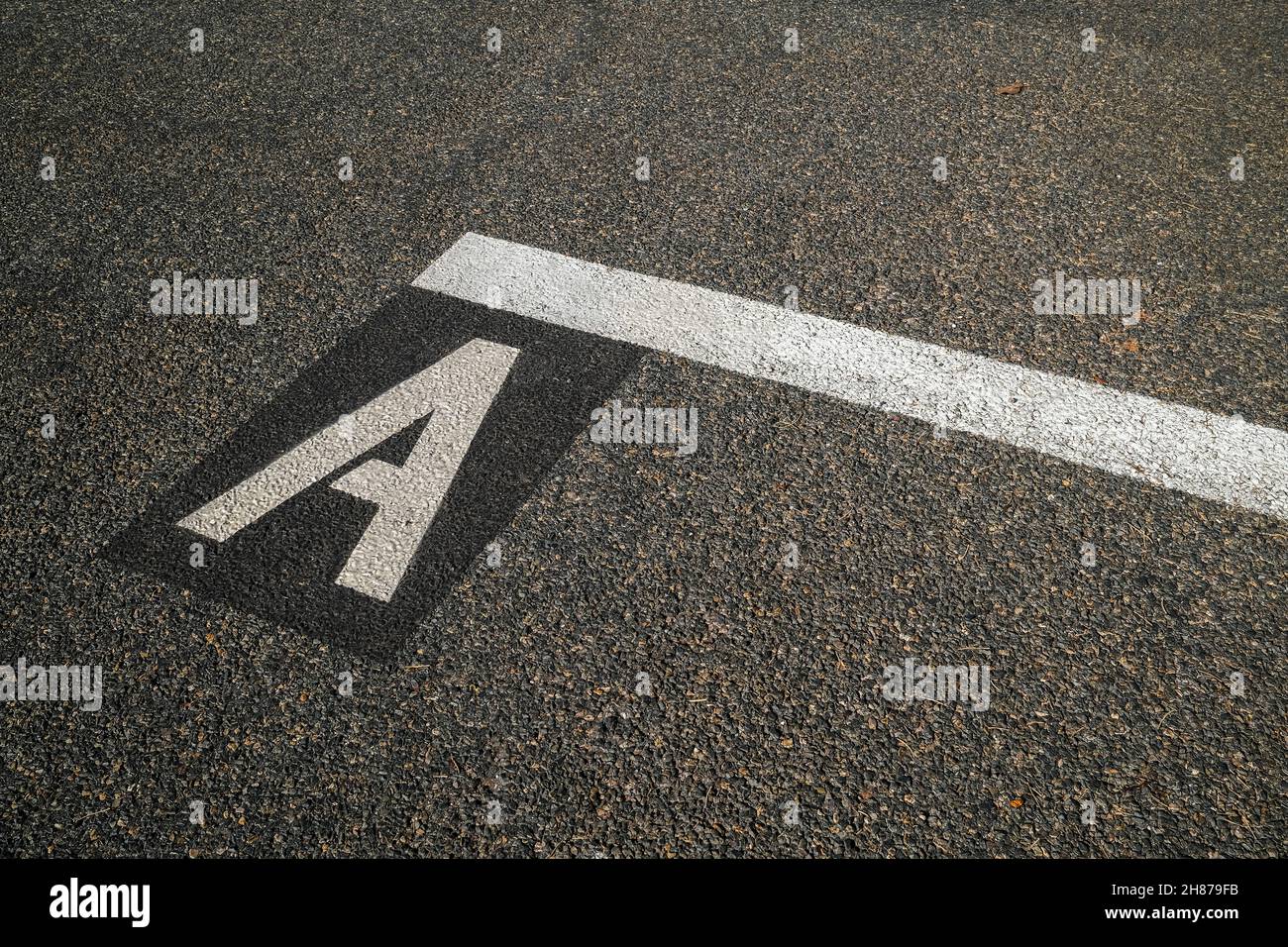 Buchstabe A, Vokal gemalt auf dem Straßenkonzept des Starts, Lernens Stockfoto