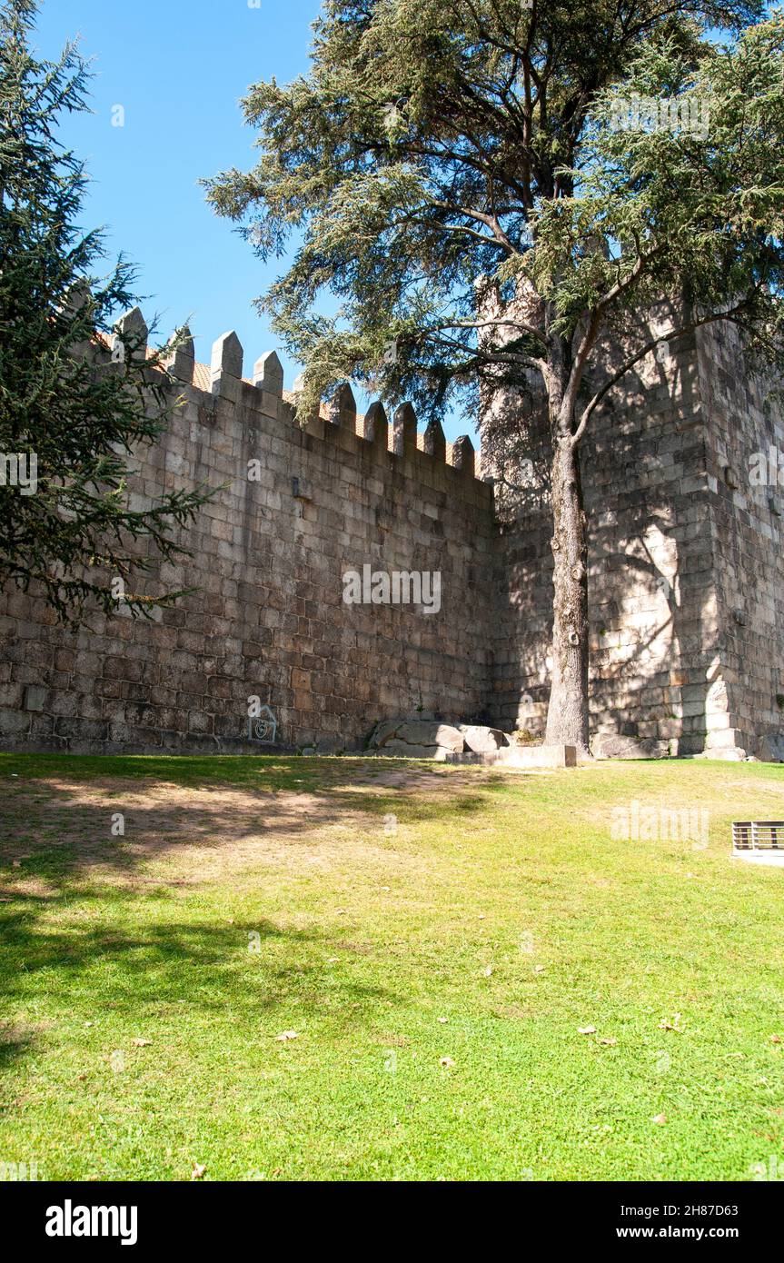 Wände von D. Fernando/Fernandina Wand ist eine mittelalterliche Burg in Porto, Portugal Stockfoto