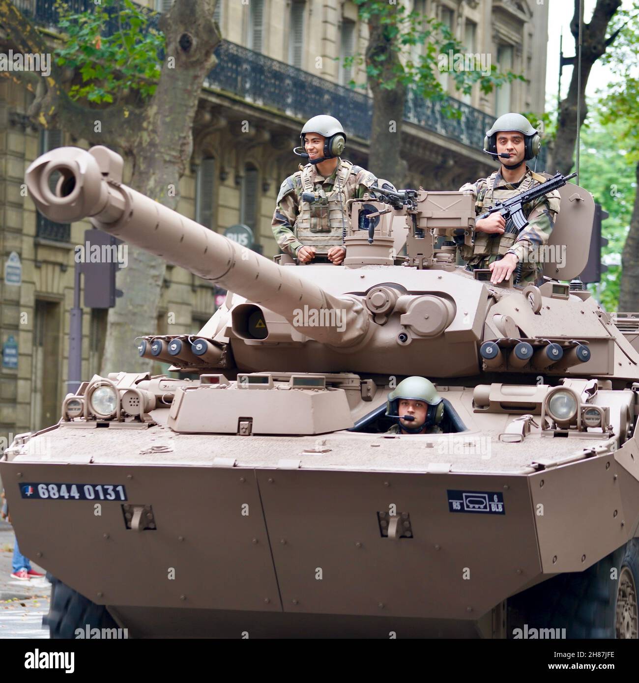 Französisches gepanzertes Fahrzeug am Tag der Bastille in paris Stockfoto