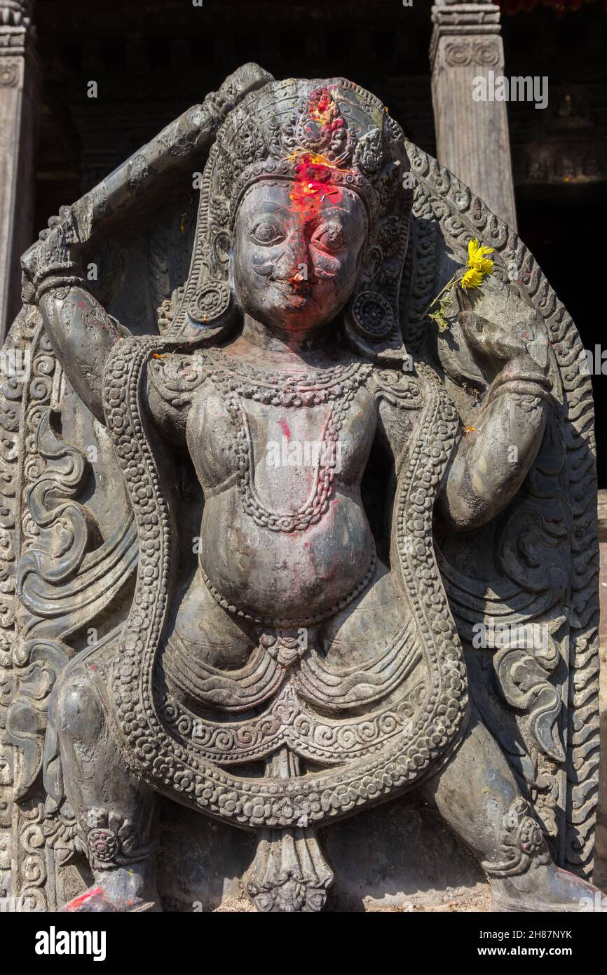 Statue eines hinduistischen Gottes im Uma Maheshwor Tempel in Kirtipur, Nepal Stockfoto