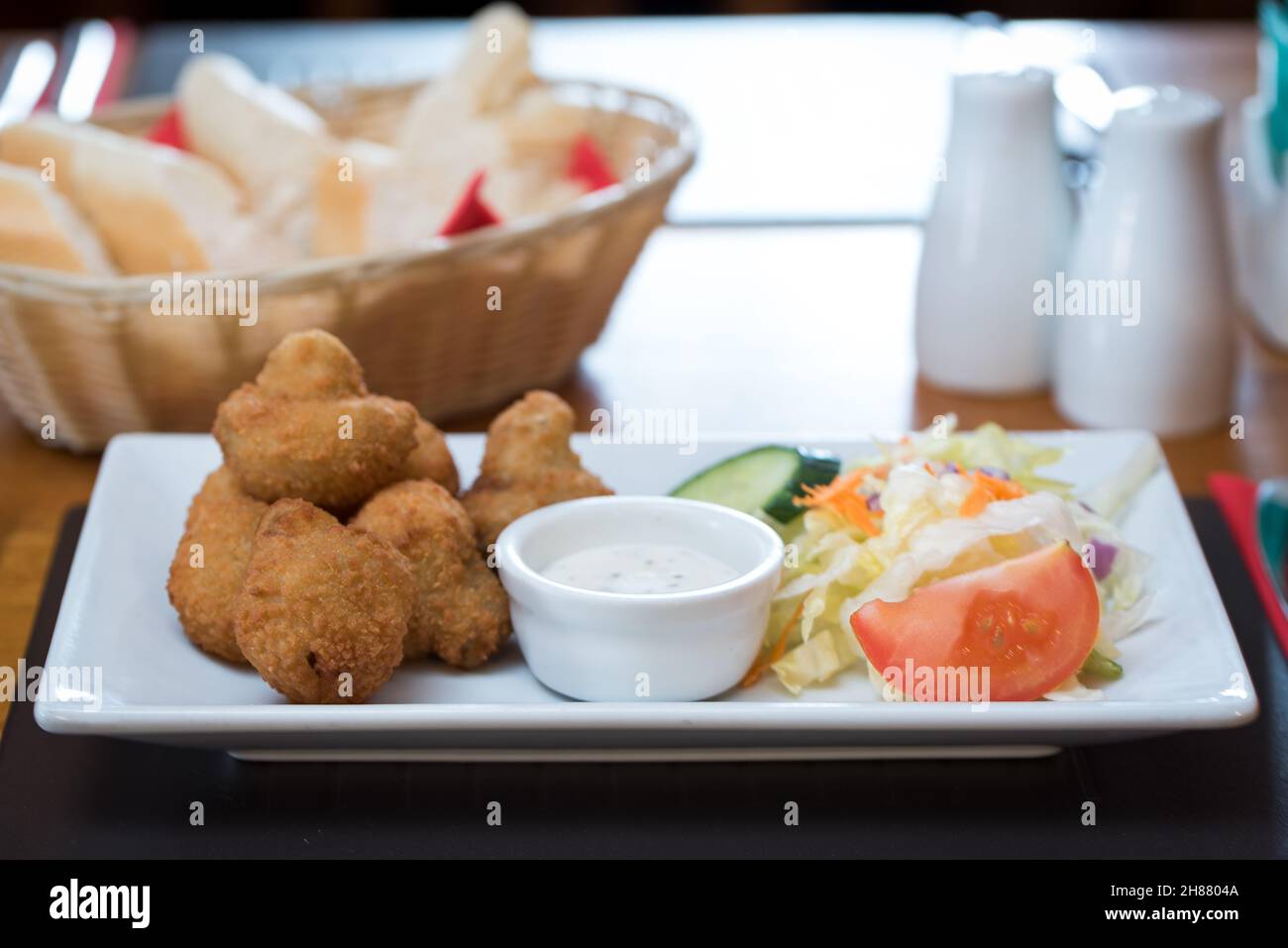 Pub Lunch, traditionelle britische Bar- oder Restaurantgerichte Stockfoto