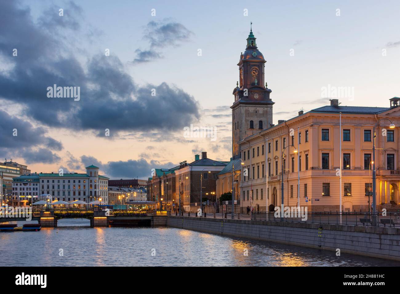 Göteborg, Göteborg: Stora Hamnkanalen (Great Harbour Canal), Tyska kyrkan (Deutsche Kirche), schwimmendes Restaurant in , Västra Götalands län, Schweden Stockfoto