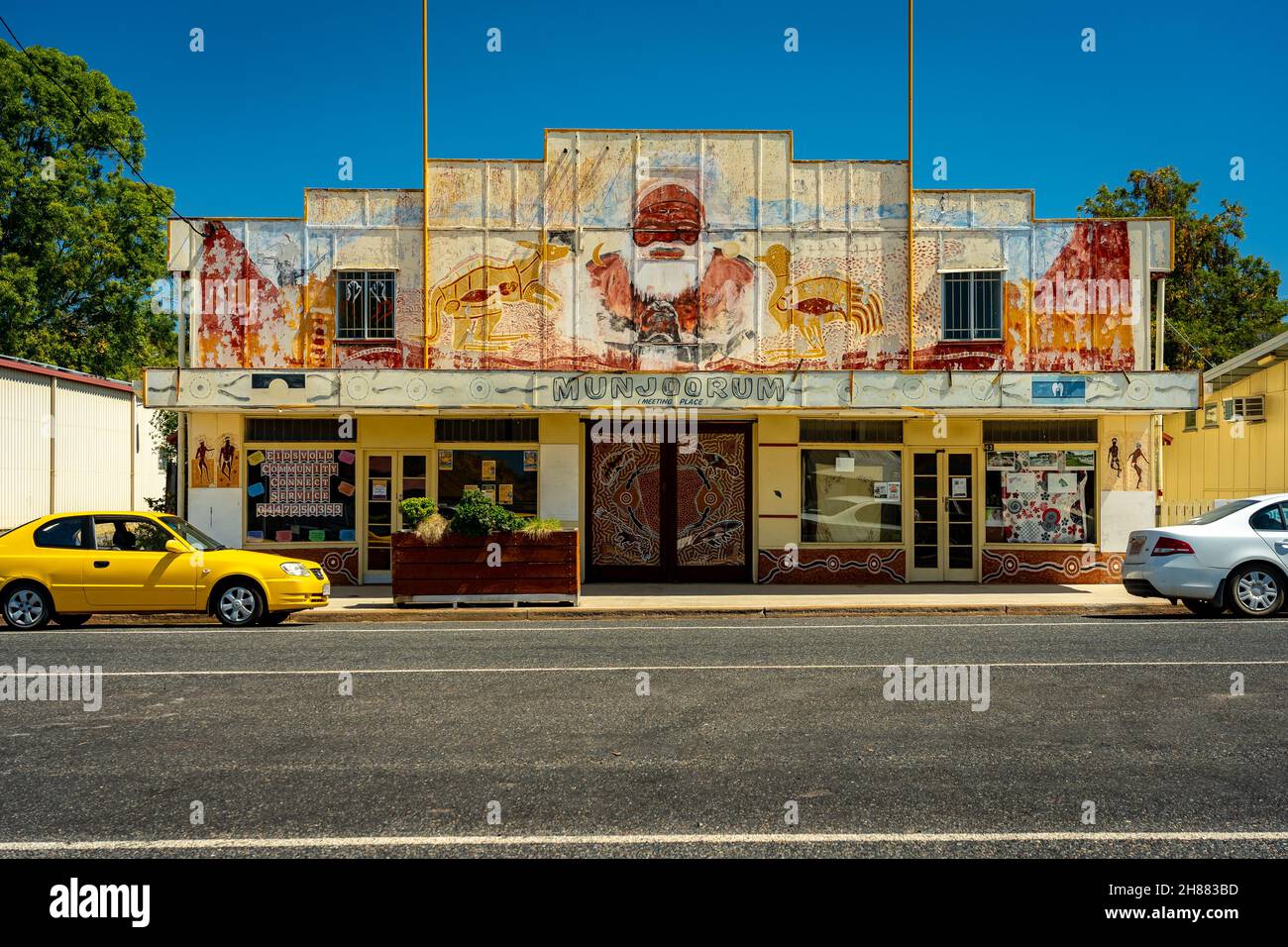 Eidsvold, Queensland, Australien - Gemeindehaus mit Originalgemälden an der Außenseite Stockfoto