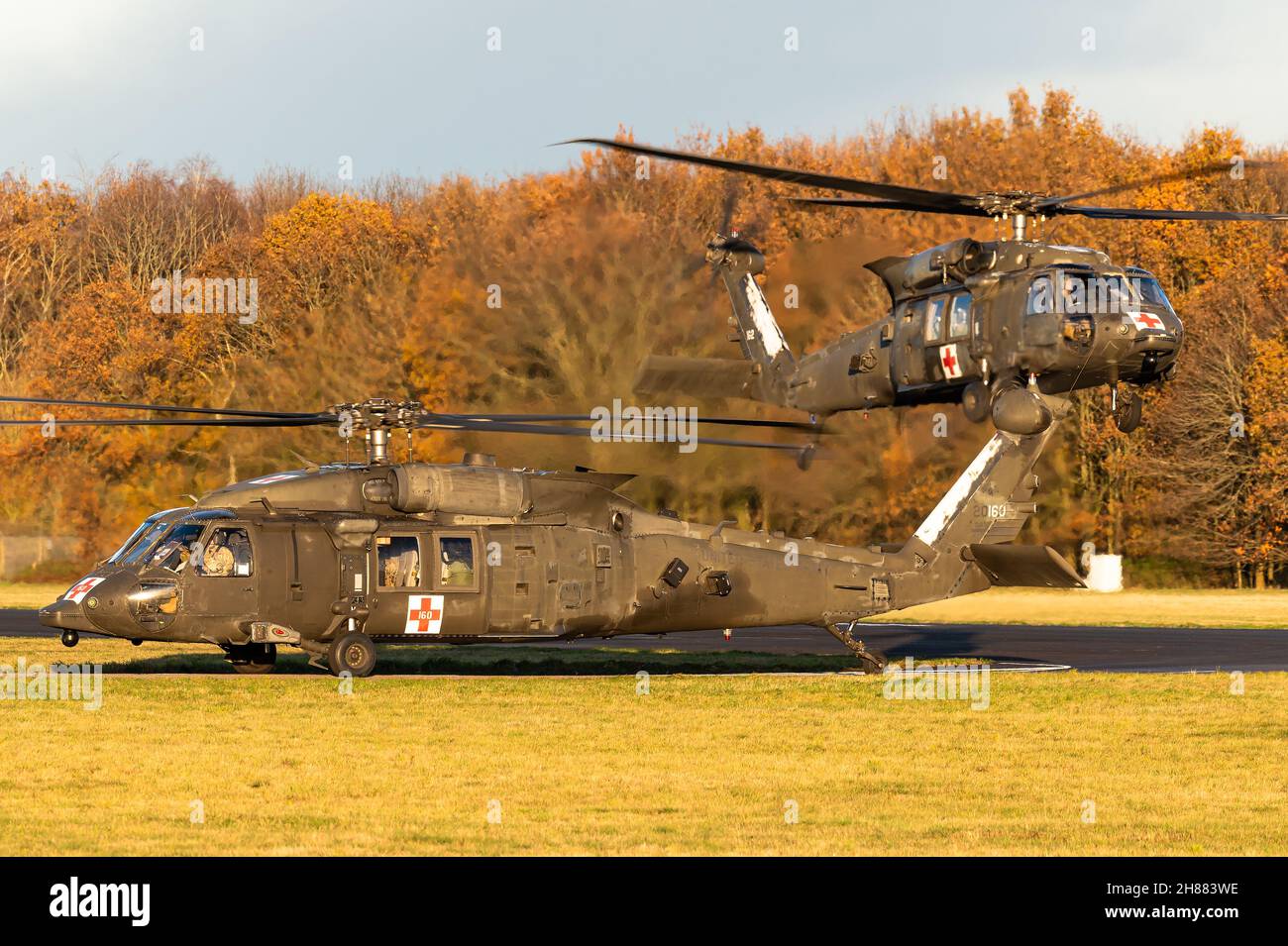 Ein zweimotoriger Utility-Hubschrauber der US-Armee auf dem Luftwaffenstützpunkt Gilze-Rijen, Niederlande, Sikorsky UH-60 Black Hawk. Stockfoto