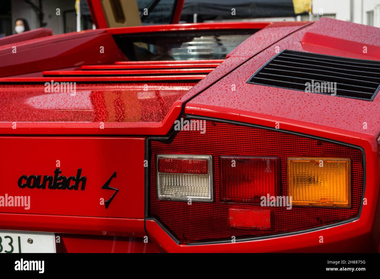 Nahaufnahme des Heckleuchten-Clusters auf einem roten Lamborghini