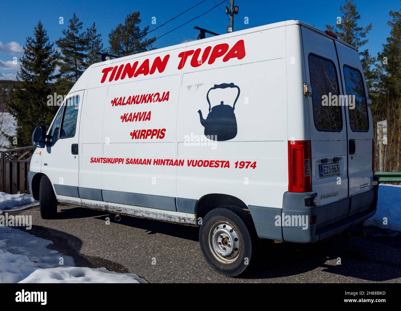 Van Werbung Tiinan Tupa Straßencafé, Finnland Stockfoto