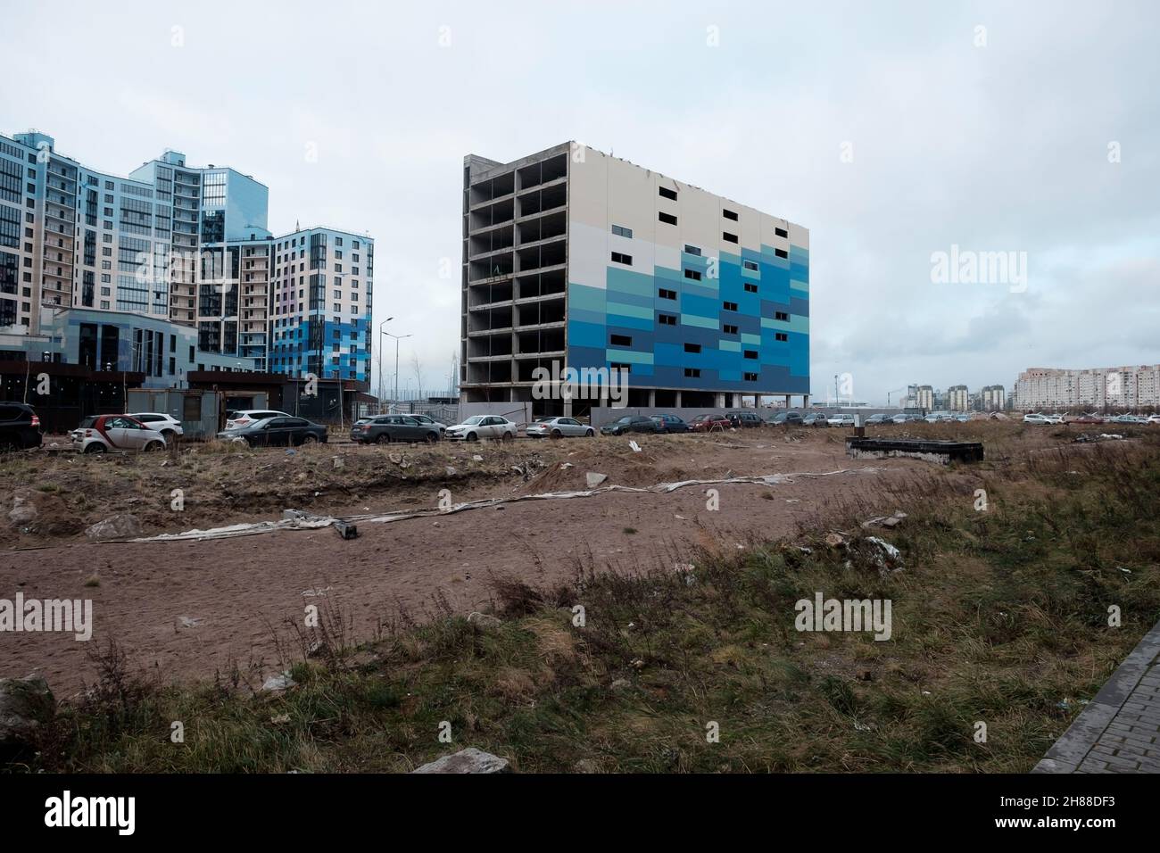 SANKT PETERSBURG, RUSSLAND - 20. November 2021: Blick auf eine Wohnanlage ruhiger Hafen Stockfoto