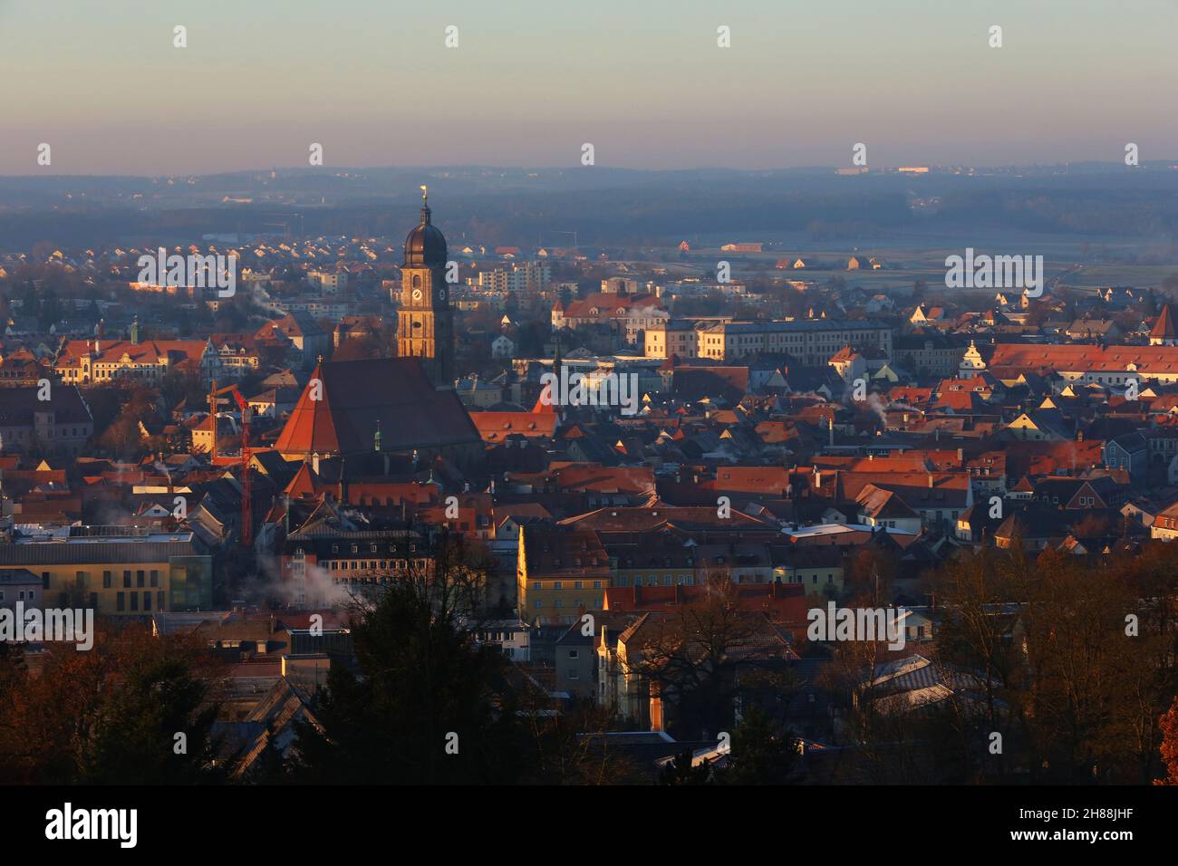 Amberg, Bayerm. Oberpfalz .Blick von oben auf das mittelalterliche Zentrum Ambergs mit Altstadt und Kirche St. Martin. Stockfoto