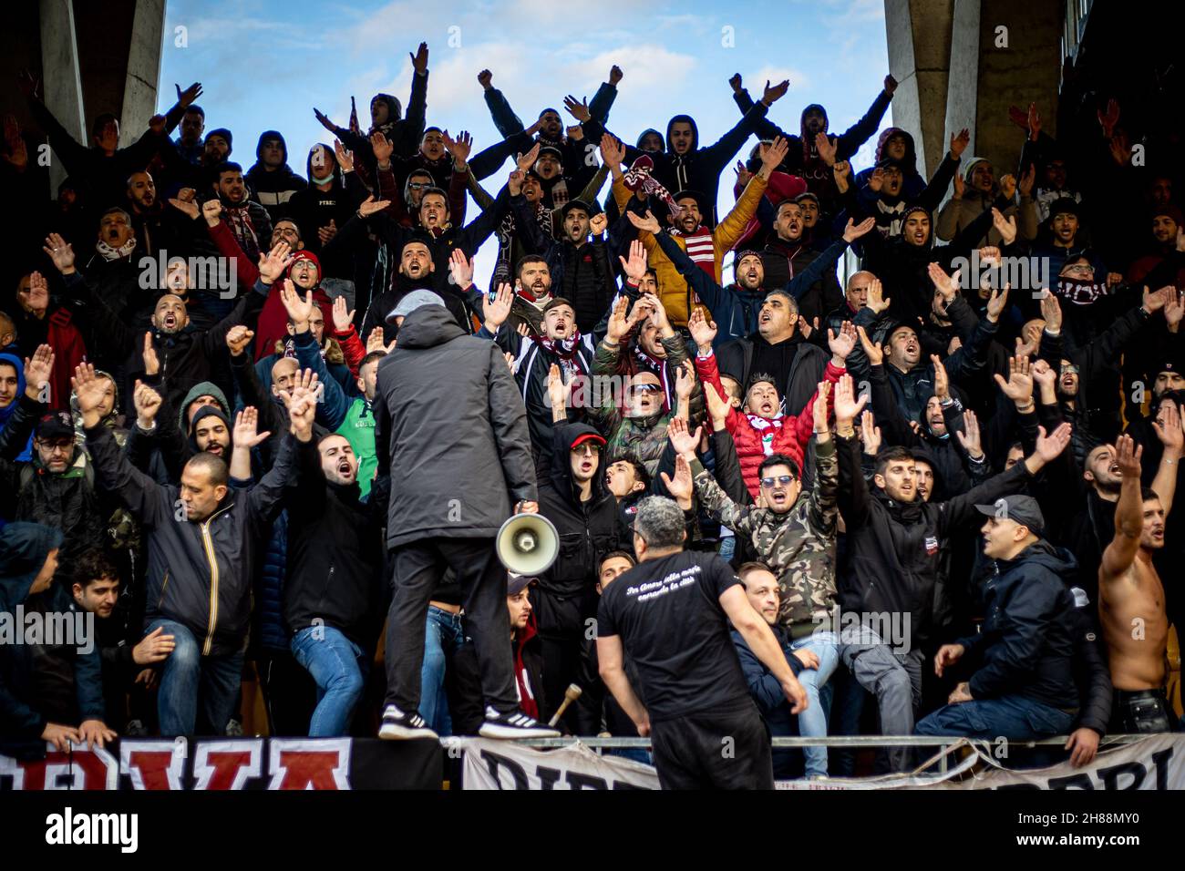 Fans von Reggina während Benevento Calcio gegen Reggina 1914, italienisches Fußballspiel der Serie B in Benevento, Italien, November 27 2021 Stockfoto