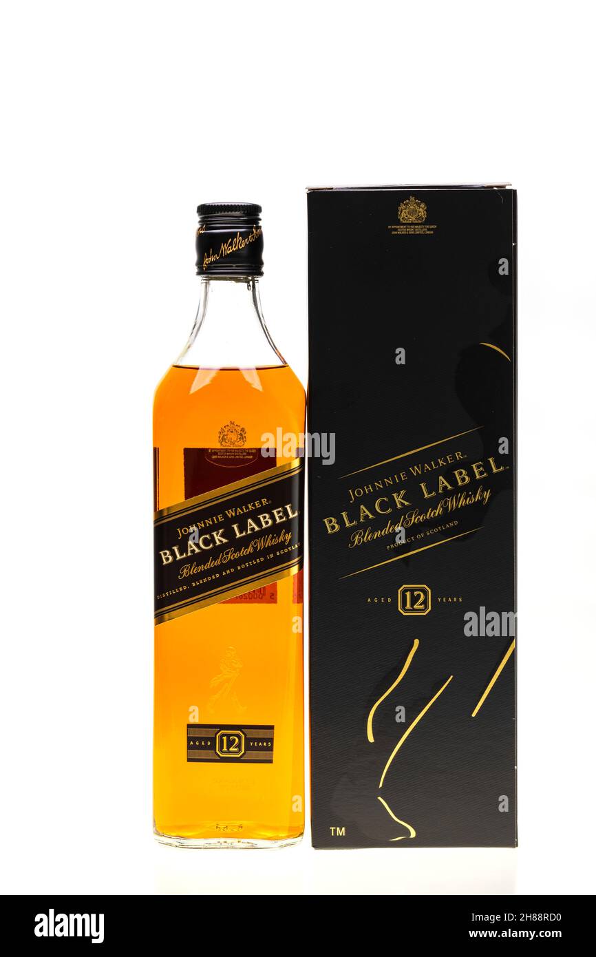 Ansicht einer Flasche Whisky mit Box Johnnie Walker Black Label. Uppsals. Schweden. Stockfoto