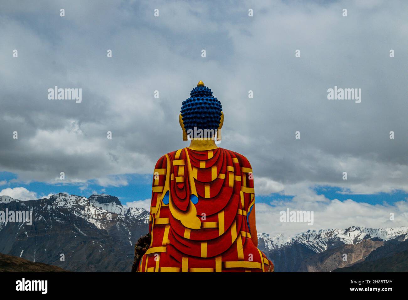 Langza Buddha Statue an einem bewölkten Tag Stockfoto