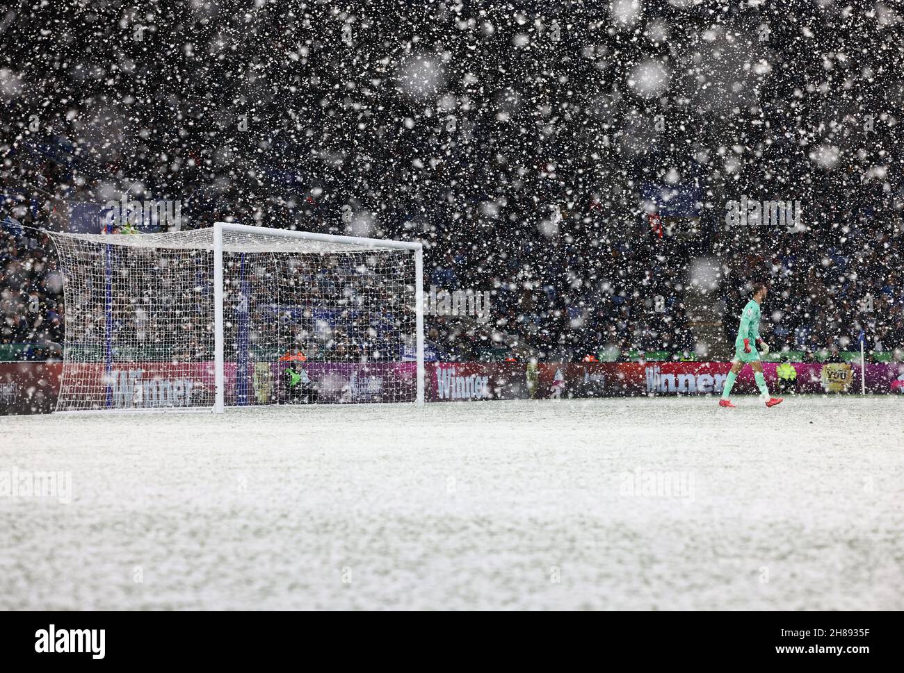 Leicester, England, 28th. November 2021. Watford-Torwart Daniel Bachmann steht im Schnee während des Premier League-Spiels im King Power Stadium, Leicester. Bildnachweis sollte lauten: Darren Staples / Sportimage Credit: Sportimage/Alamy Live News Stockfoto