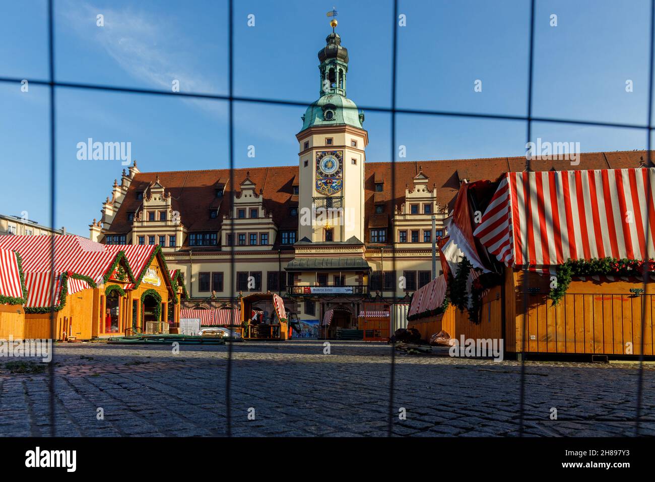 Leipzig, Sachsen, Deutschland, 12.28.2021 geschlossen Weihnachtsmarkt in Sachsen wegen der Corona-Pandemie Stockfoto