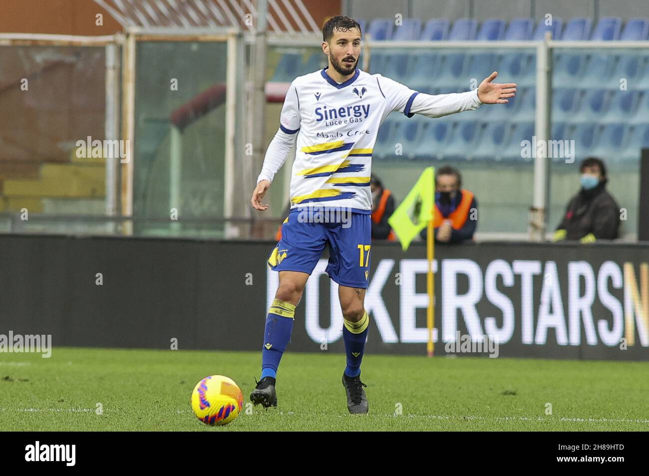 Genua, Italien. 27th. November 2021. Genova (GE), Italia, 27. November 2021, stadio Luigi Ferraris, 14Â giornata Campionato Serie A Tim 2021/2022, incontro tra le squadre dell'UC Sampdoria e dell'Hellas Verona, nella foto: 17 Federico Ceccherini Credit: Independent Photo Agency/Alamy Live News Stockfoto