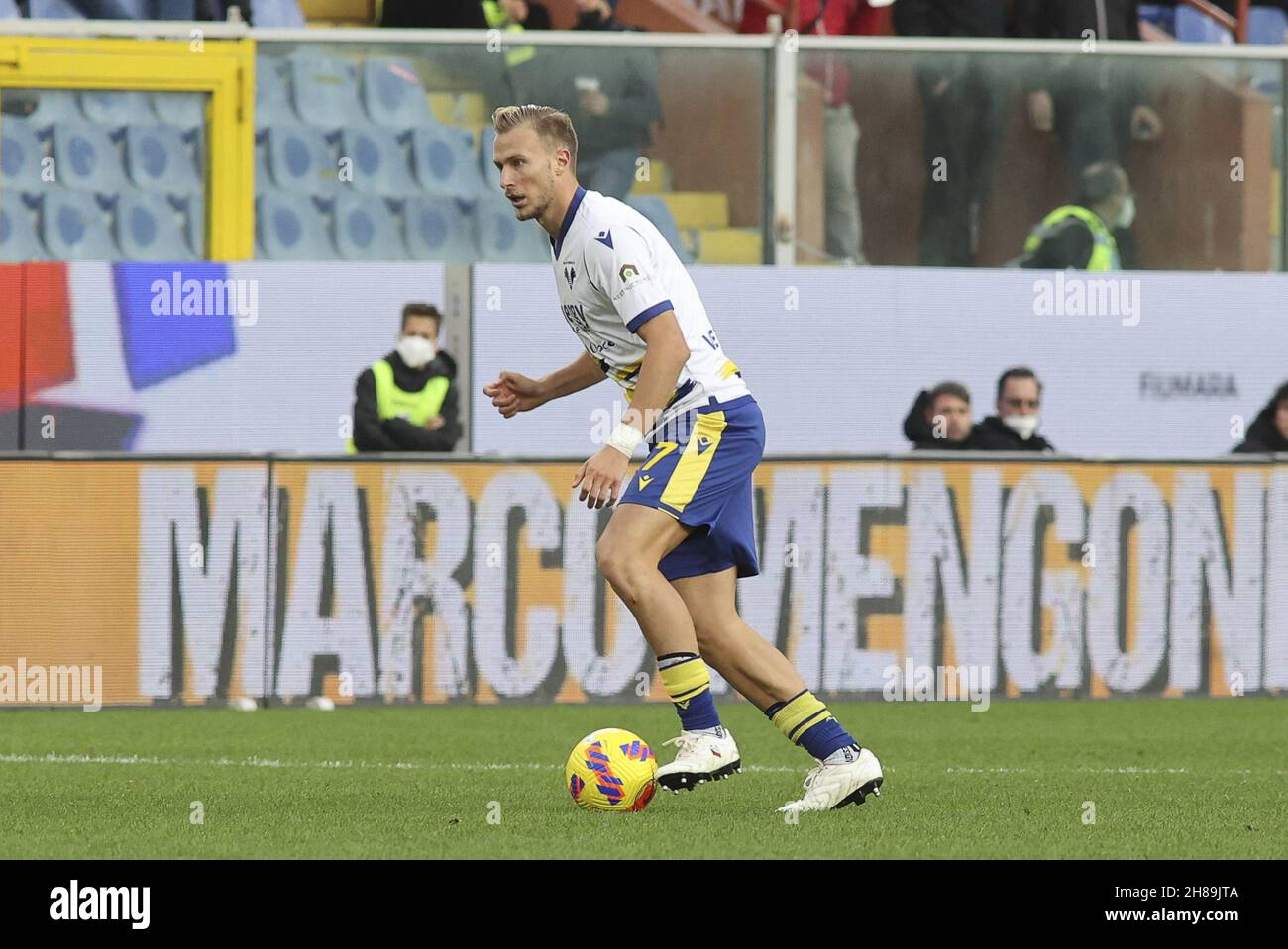 Genua, Italien. 27th. November 2021. Genova (GE), Italia, 27. November 2021, stadio Luigi Ferraris, 14Â giornata Campionato Serie A Tim 2021/2022, incontro tra le squadre dell'UC Sampdoria e dell'Hellas Verona, nella foto: 7 Antonin Barak Credit: Independent Photo Agency/Alamy Live News Stockfoto