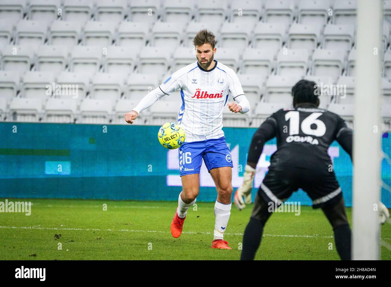 Odense, Dänemark. 28th. November 2021. Jorgen Skjelvik (16) von ob beim Superliga-Spiel 3F zwischen Odense Boldklub und FC Nordsjaelland im Nature Energy Park in Odense. (Foto: Gonzales Photo/Alamy Live News Stockfoto