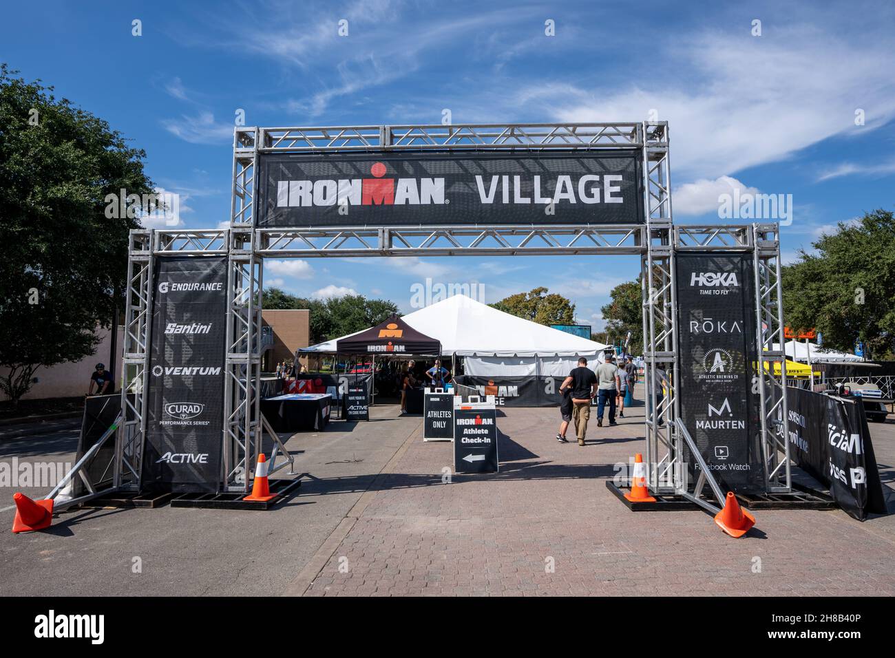 Waco, Texas - 21. Oktober 2021: IRONMAN Village Check-in-Bereich für die erste Ironman Waco Veranstaltung am 23. Und 24. Oktober. Stockfoto