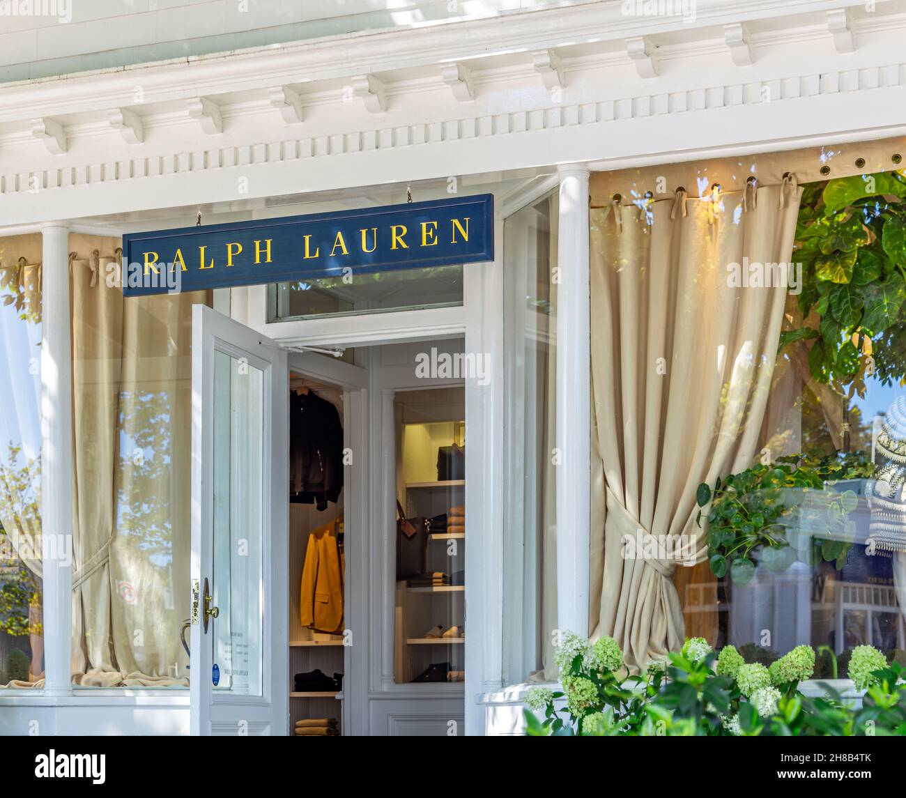 Detail der Fassade des Bekleidungshauses Ralph Lauren in East Hampton, NY Stockfoto