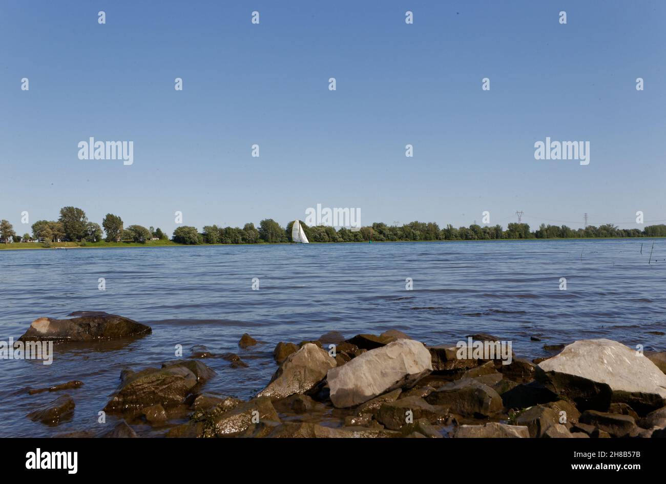 Ufer des Saint Lawrence Flusses im östlichen Ende von Montreal. Quebec, Kanada Stockfoto