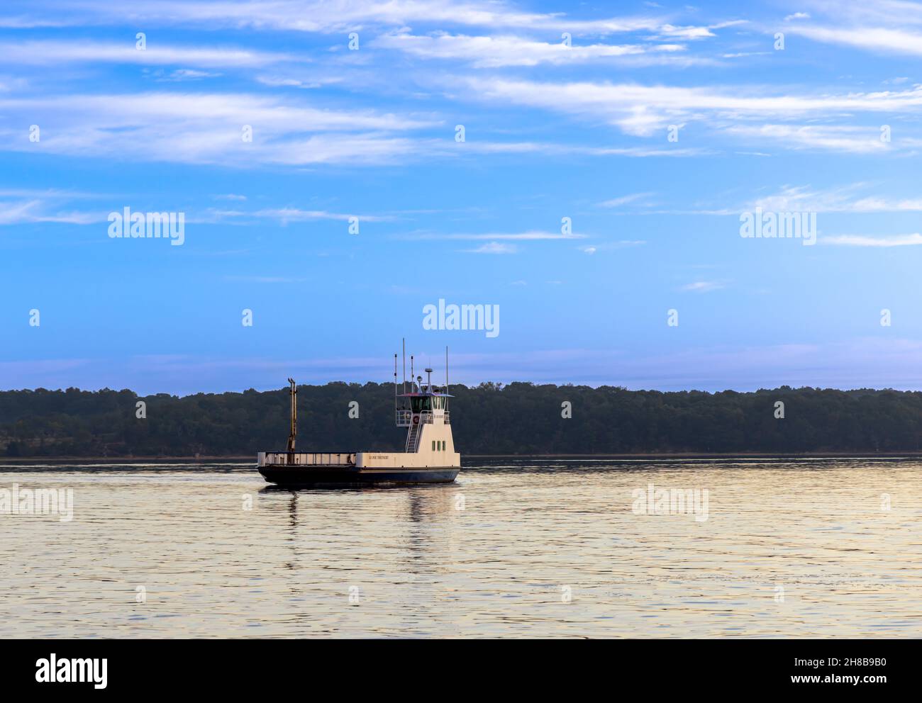 Leere Shelter Island Fähre spät am Tag Stockfoto