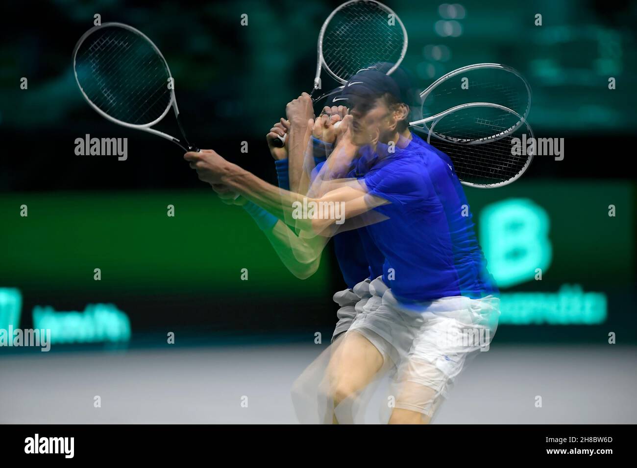 27. November 2021, Turin, ITALIEN, Italien: Tennis-Davis Cup Gruppe E Qualifikation für das Viertelfinale.Italia gegen Colobia.Pala Alpitour, Turin, Italien 27. November 2021..Jannik Sinnerin von Italien im Einsatz während des Tennis-Singles-Spiels gegen Daniel Elahi Galan aus Kolumbien (Bildquelle: © Tonello Abozzi/Pacific Press via ZUMA Press Wire) Stockfoto