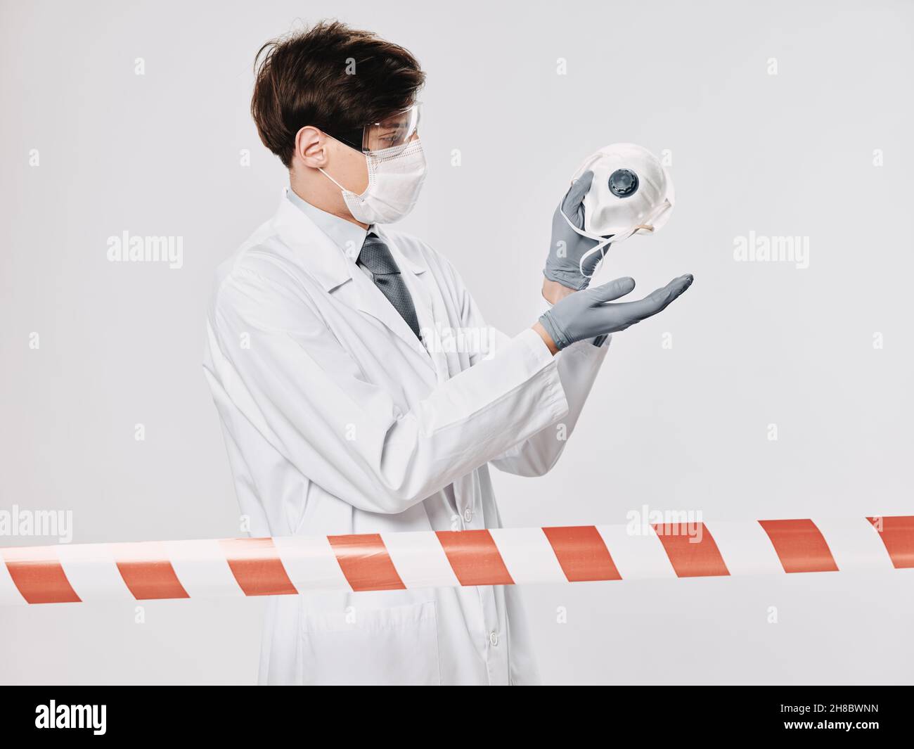 Männlich Arzt Labor Forschung Coronavirus medizinische Maske Stockfoto