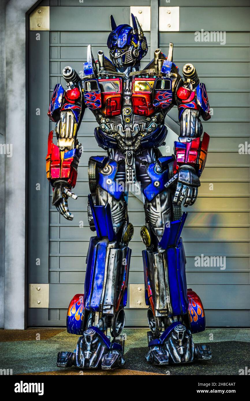 Optimus Prime begrüßt die Besucher in den Universal Studios Singapur. Stockfoto