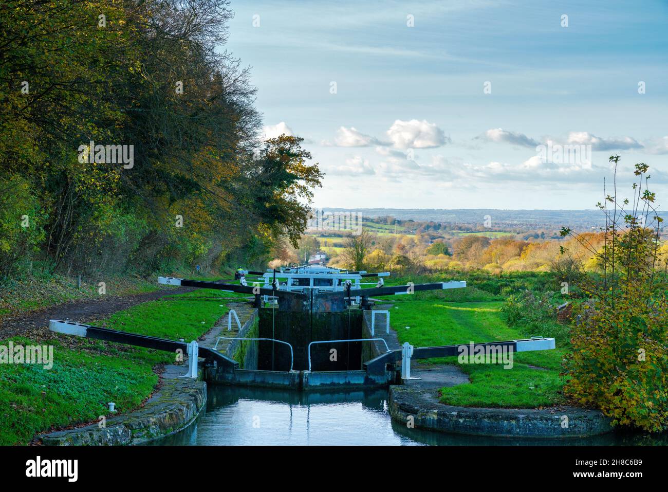 Steiler Flug von 16 Schleusen in Caen Hill, Kennet und Avon Canal, Devizes, Wiltshire, England, Großbritannien Stockfoto