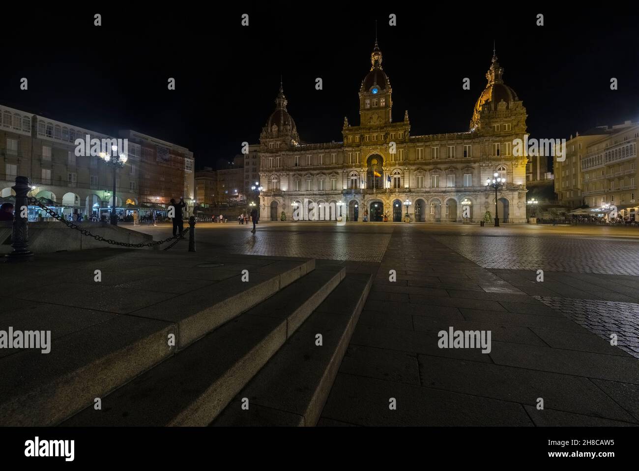 Rathaus und Maria Pita Platz beleuchtet in der Nacht, A Coruna, Galicien, Spanien, Iberische Halbinsel, Westeuropa Stockfoto