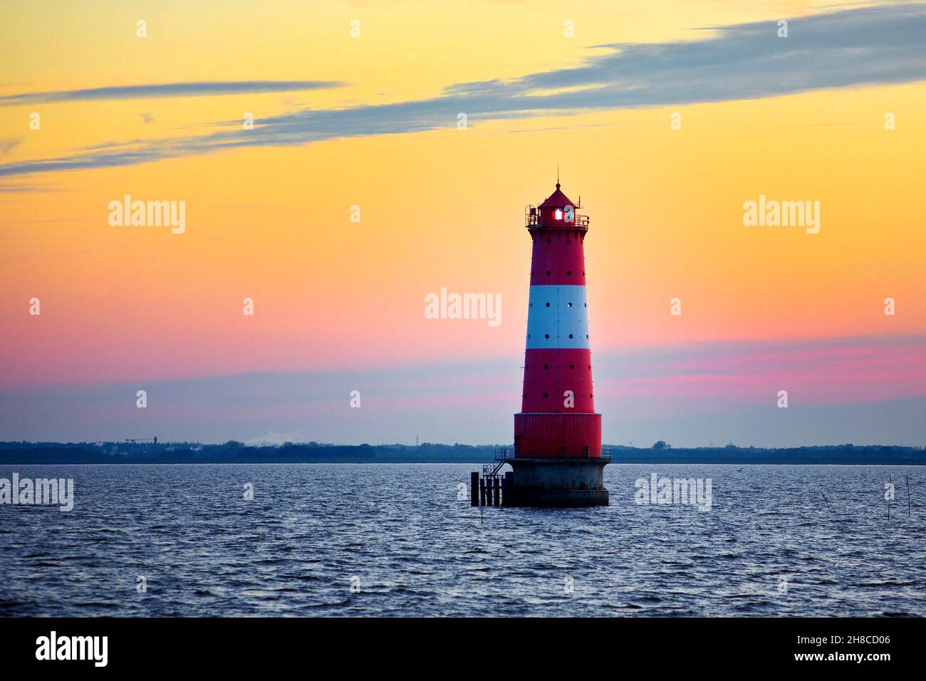 Leuchtturm Arngast in Jade Bay bei Sonnenuntergang, Deutschland, Niedersachsen, Jadebusen Stockfoto