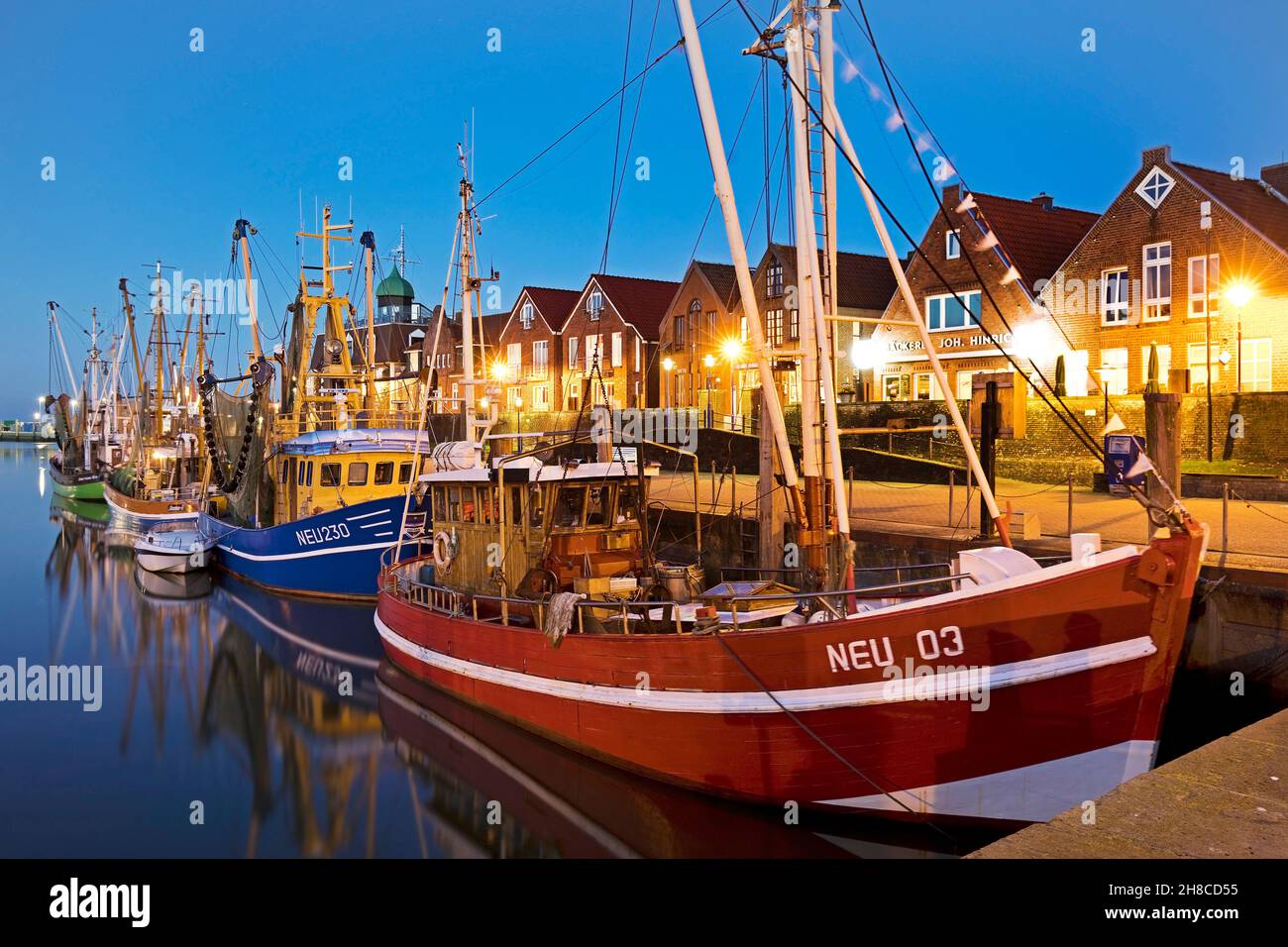Fischerhafen am Abend, Deutschland, Niedersachsen, Neuharlingersiel Stockfoto