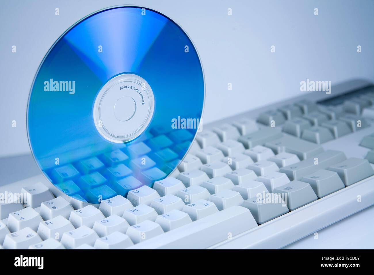 DVD auf Computer-Tastatur Stockfoto